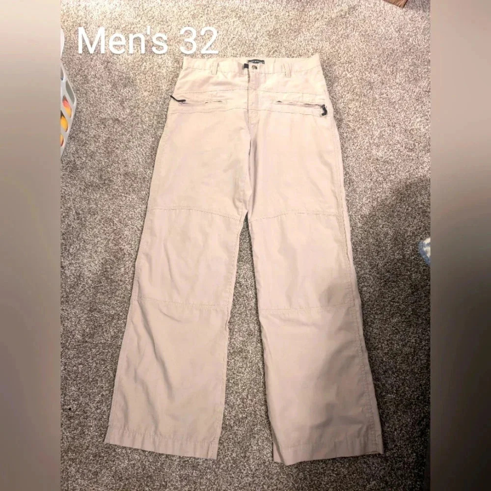 🎈3/$15🎈 Men's size 3 lightweight khaki pants with zippered pockets